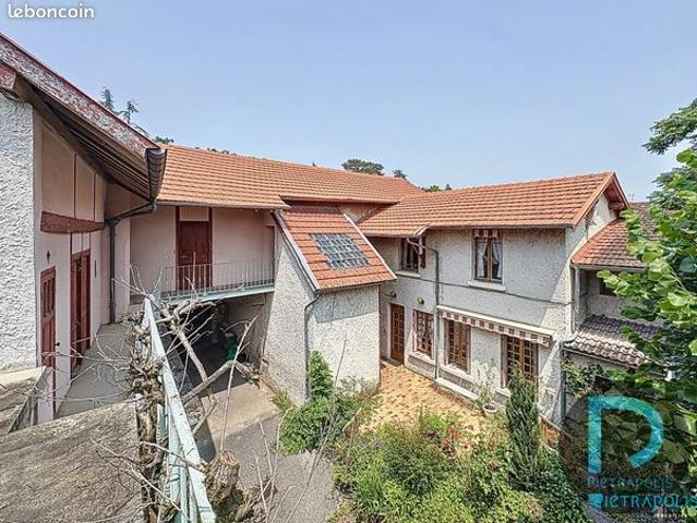Propriété 10 pièces 200 m²