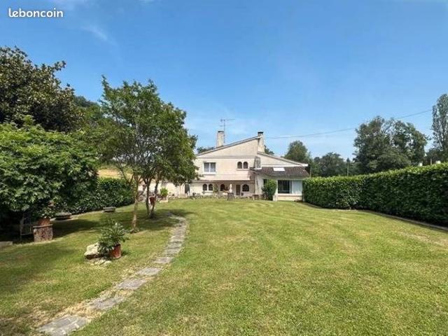 Propriété 10 pièces 200 m²