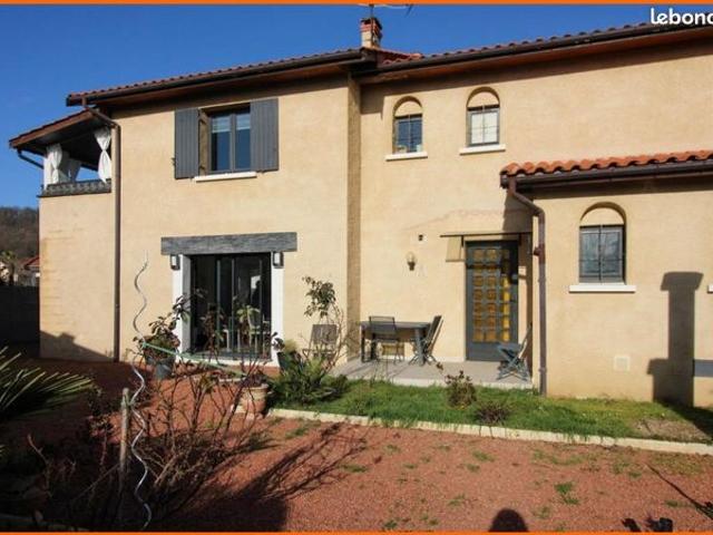 Propriété 10 pièces 205 m²