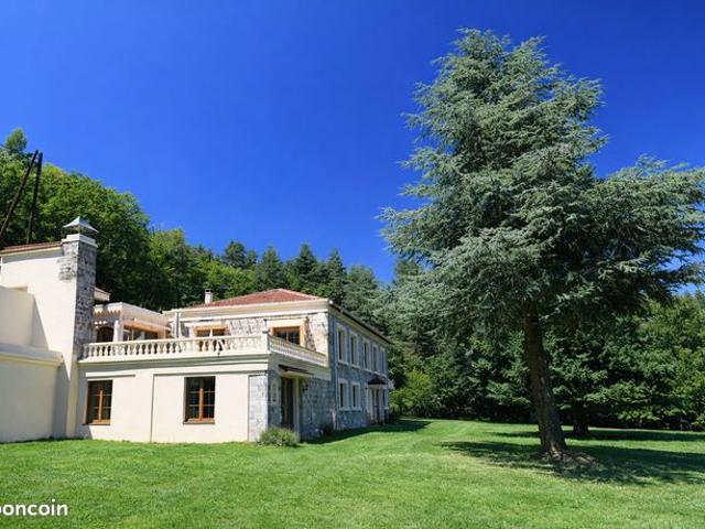 Propriété 10 pièces 205 m²