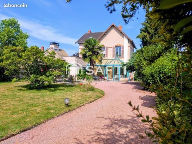 Propriété 10 pièces 208 m²