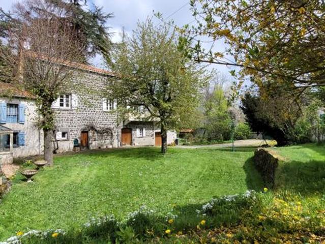 Propriété 10 pièces 213 m²