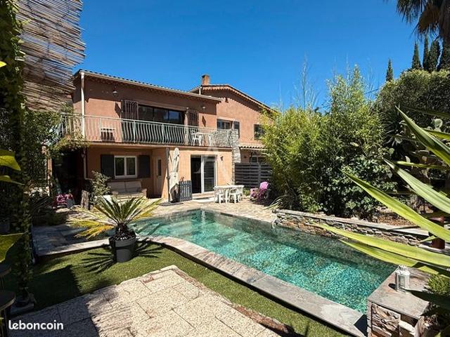 Propriété 10 pièces 210 m²