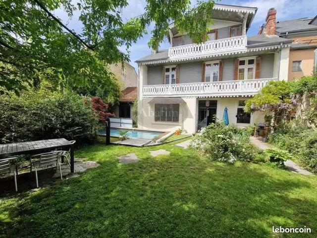 Propriété 10 pièces 217 m²