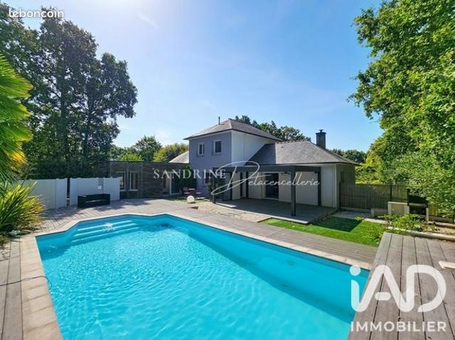 Propriété 10 pièces 214 m²