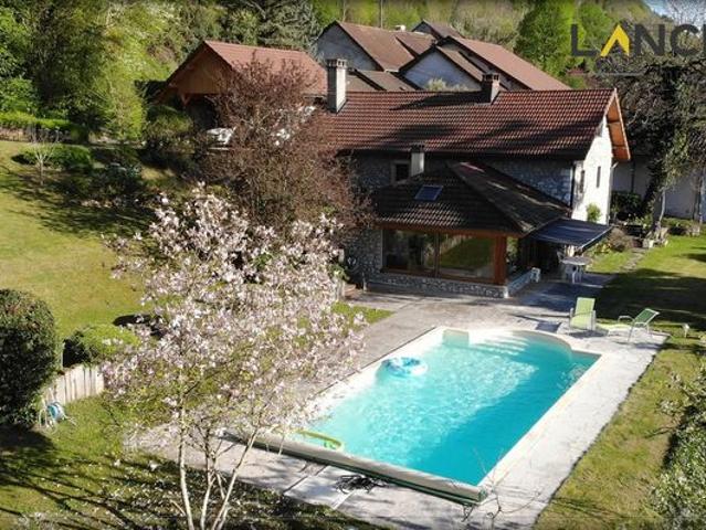 Propriété 10 pièces 215 m²