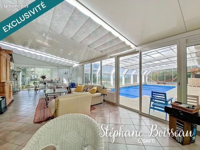 Propriété 10 pièces 219 m²