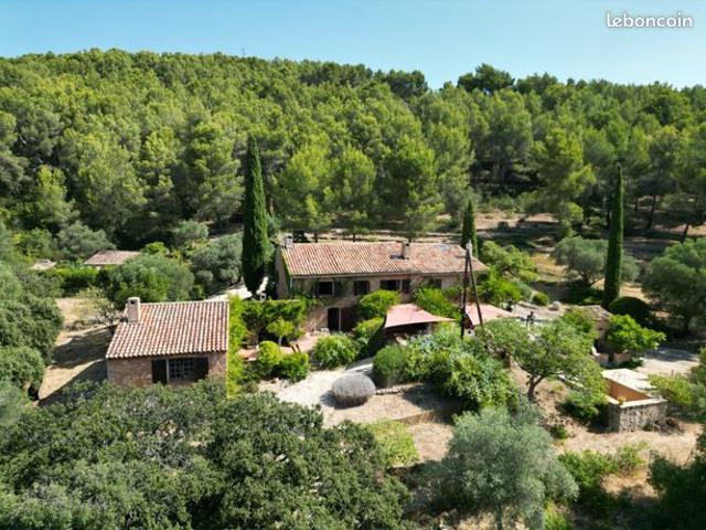 Propriété 10 pièces 220 m²