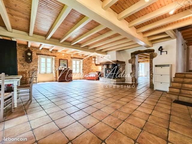 Propriété 10 pièces 220 m²