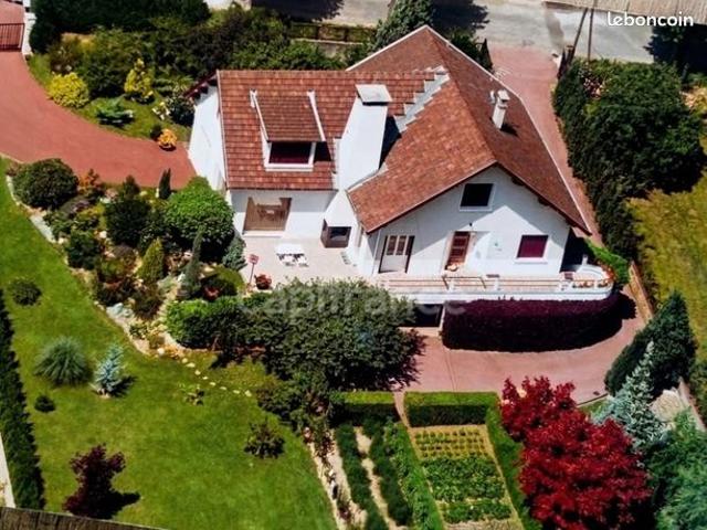 Propriété 10 pièces 220 m²