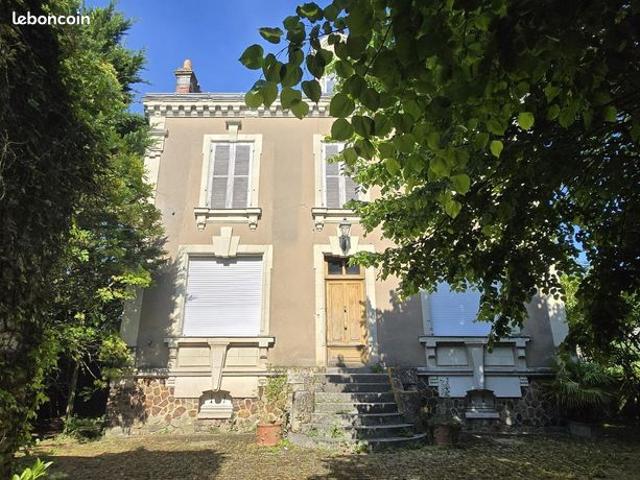 Propriété 10 pièces 220 m²