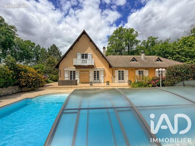 Propriété 10 pièces 221 m²