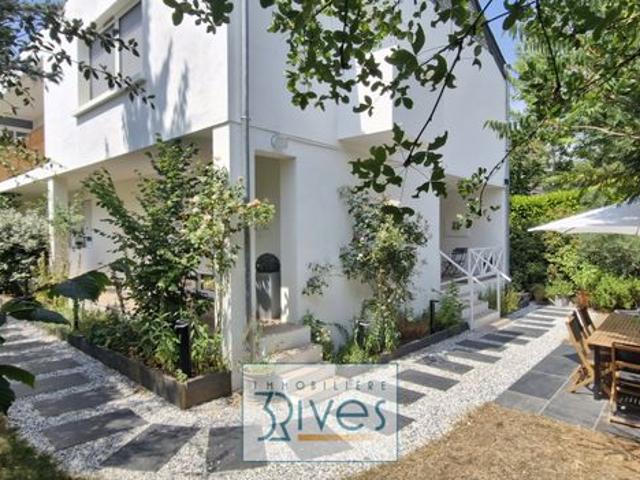 Propriété 10 pièces 227 m²