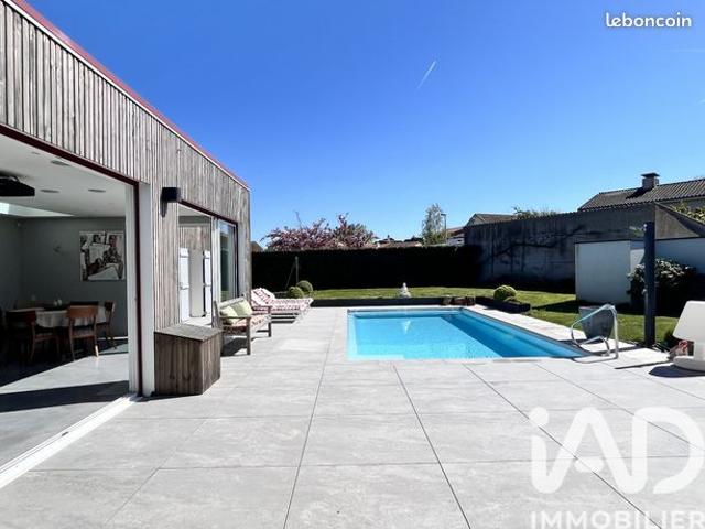 Propriété 10 pièces 224 m²