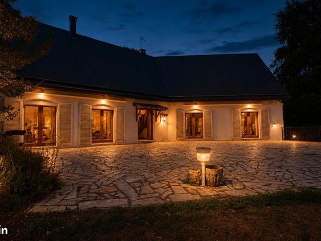Propriété 10 pièces 225 m²