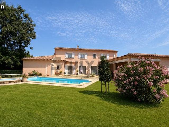 Propriété 10 pièces 228 m²