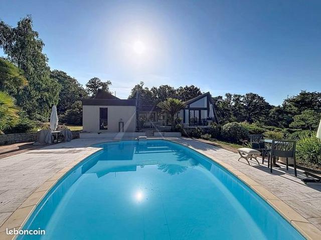 Propriété 10 pièces 230 m²