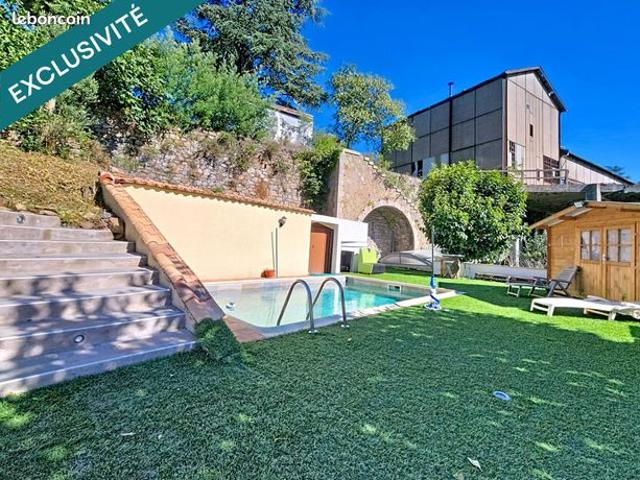 Propriété 10 pièces 230 m²