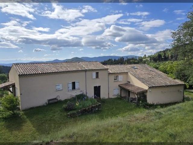 Propriété 10 pièces 237 m²