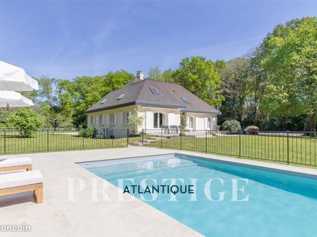 Propriété 10 pièces 234 m²