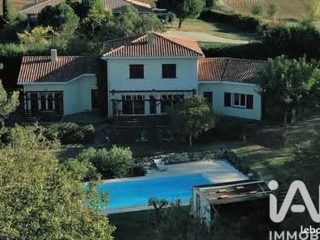 Propriété 10 pièces 234 m²