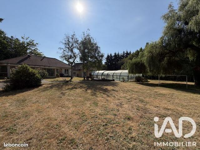 Propriété 10 pièces 234 m²