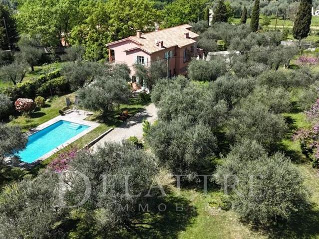Propriété 10 pièces 235 m²
