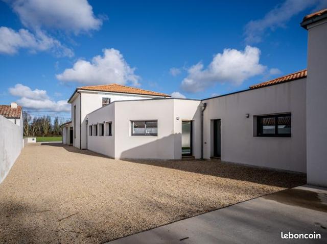 Propriété 10 pièces 235 m²