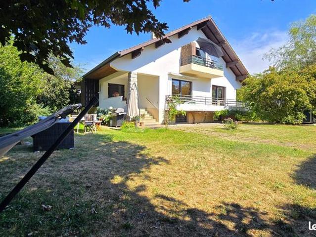 Propriété 10 pièces 239 m²