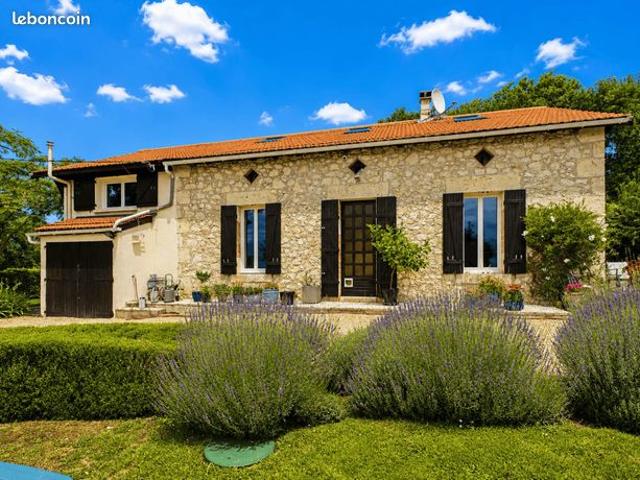 Propriété 10 pièces 239 m²