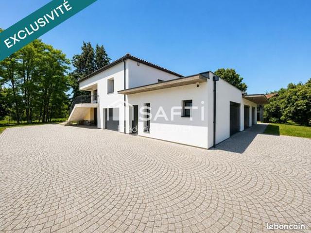 Propriété 10 pièces 346 m²