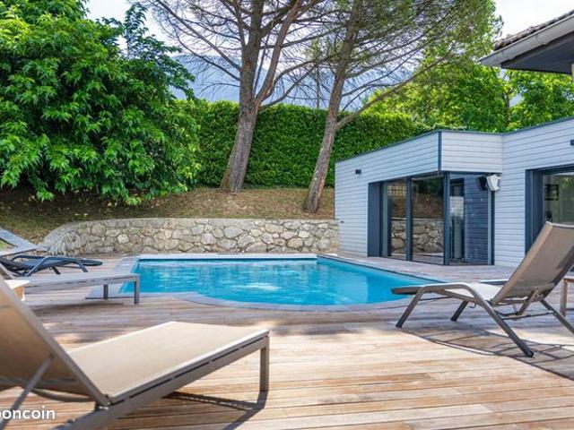 Propriété 10 pièces 366 m²