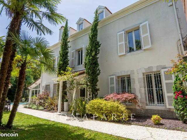 Propriété 10 pièces 383 m²