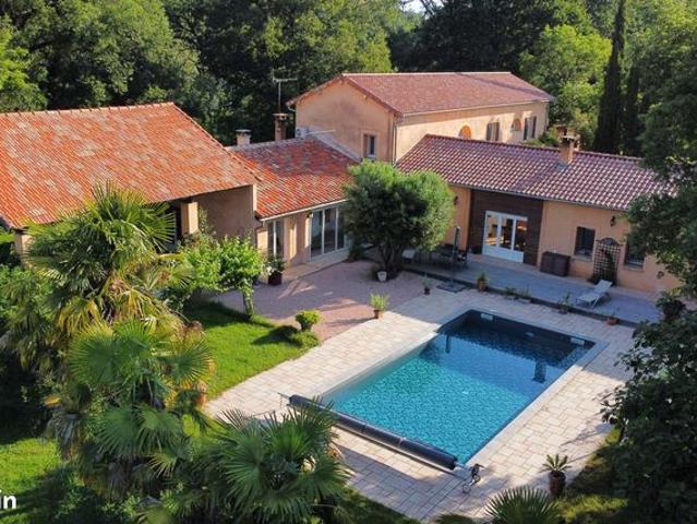 Propriété 10 pièces 382 m²
