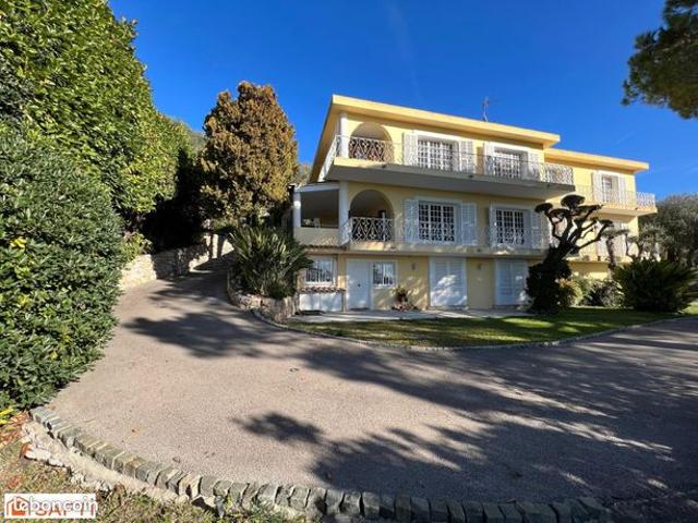 Propriété 10 pièces 386 m²
