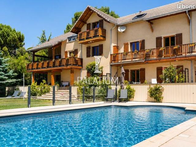 Propriété 10 pièces 398 m²