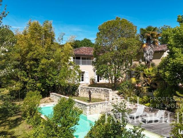 Propriété 10 pièces 300 m²