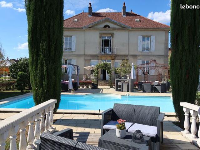 Propriété 10 pièces 300 m²