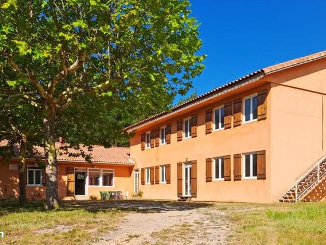 Propriété 10 pièces 300 m²