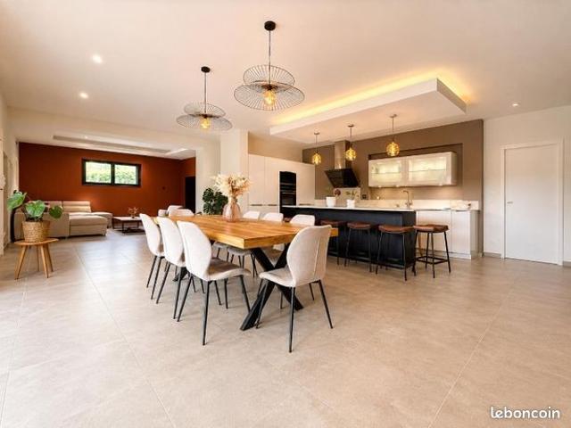 Maison 10 pièces 300 m²