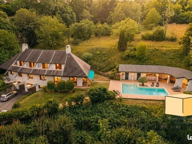 Propriété 10 pièces 304 m²