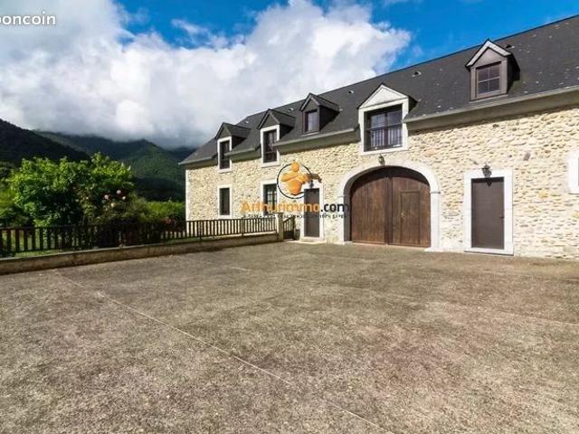 Propriété 10 pièces 313 m²