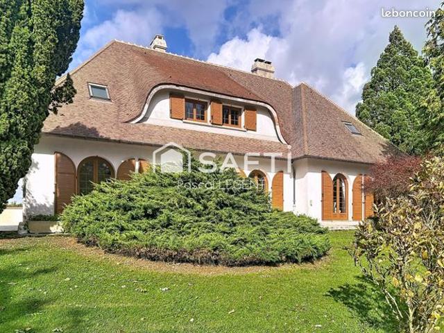 Propriété 10 pièces 317 m²