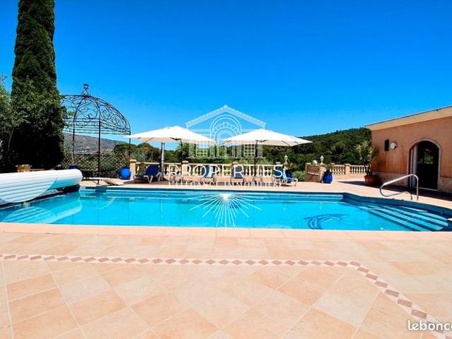 Propriété 10 pièces 319 m²
