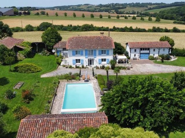 Propriété 10 pièces 325 m²