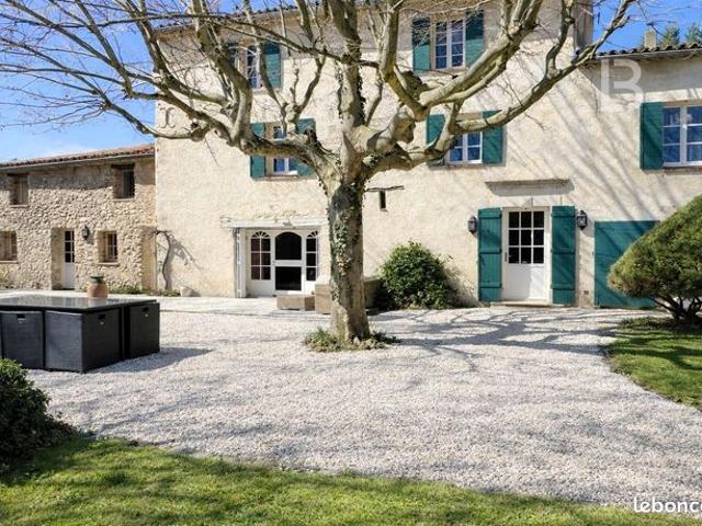 Propriété 10 pièces 325 m²