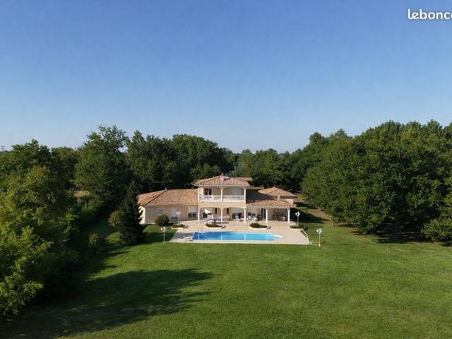 Propriété 10 pièces 336 m²