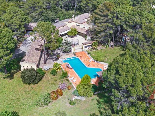 Propriété 10 pièces 447 m²