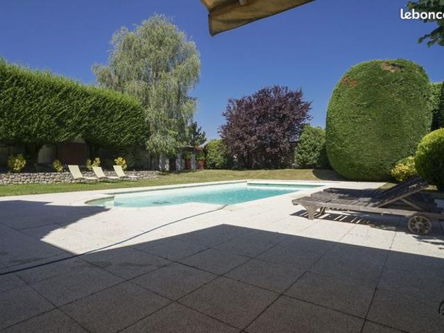 Propriété 10 pièces 400 m²