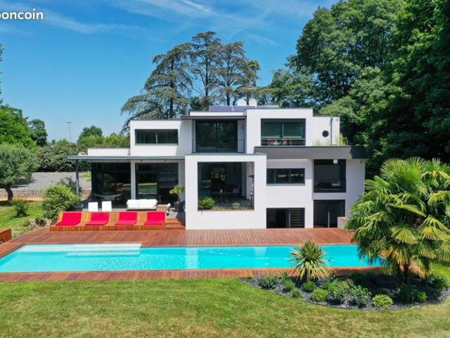 Propriété 10 pièces 400 m²
